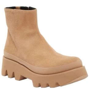 Paloma Barcelo Boots Women’s SZ 6.5 Heli Suede Lug Sole Tan Platform Ankle Boots
